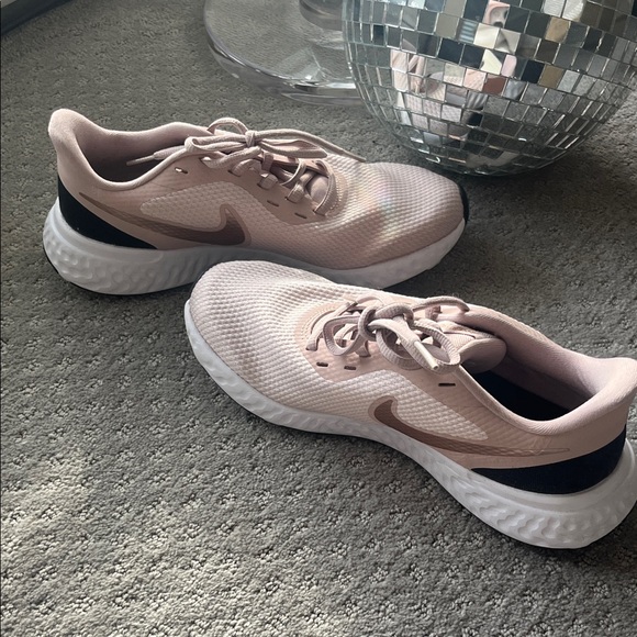 Nike Women's Blush Pink Sneakers - Picture 4 of 9
